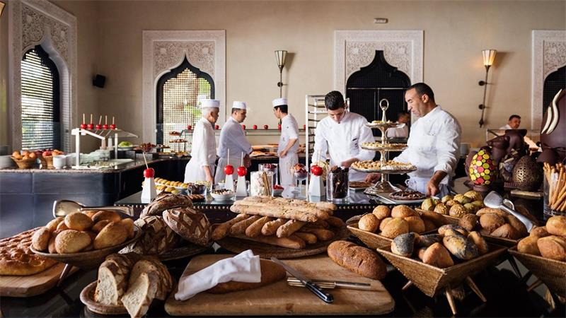 How to Find the Best Hotel Breakfast Options and What to Eat